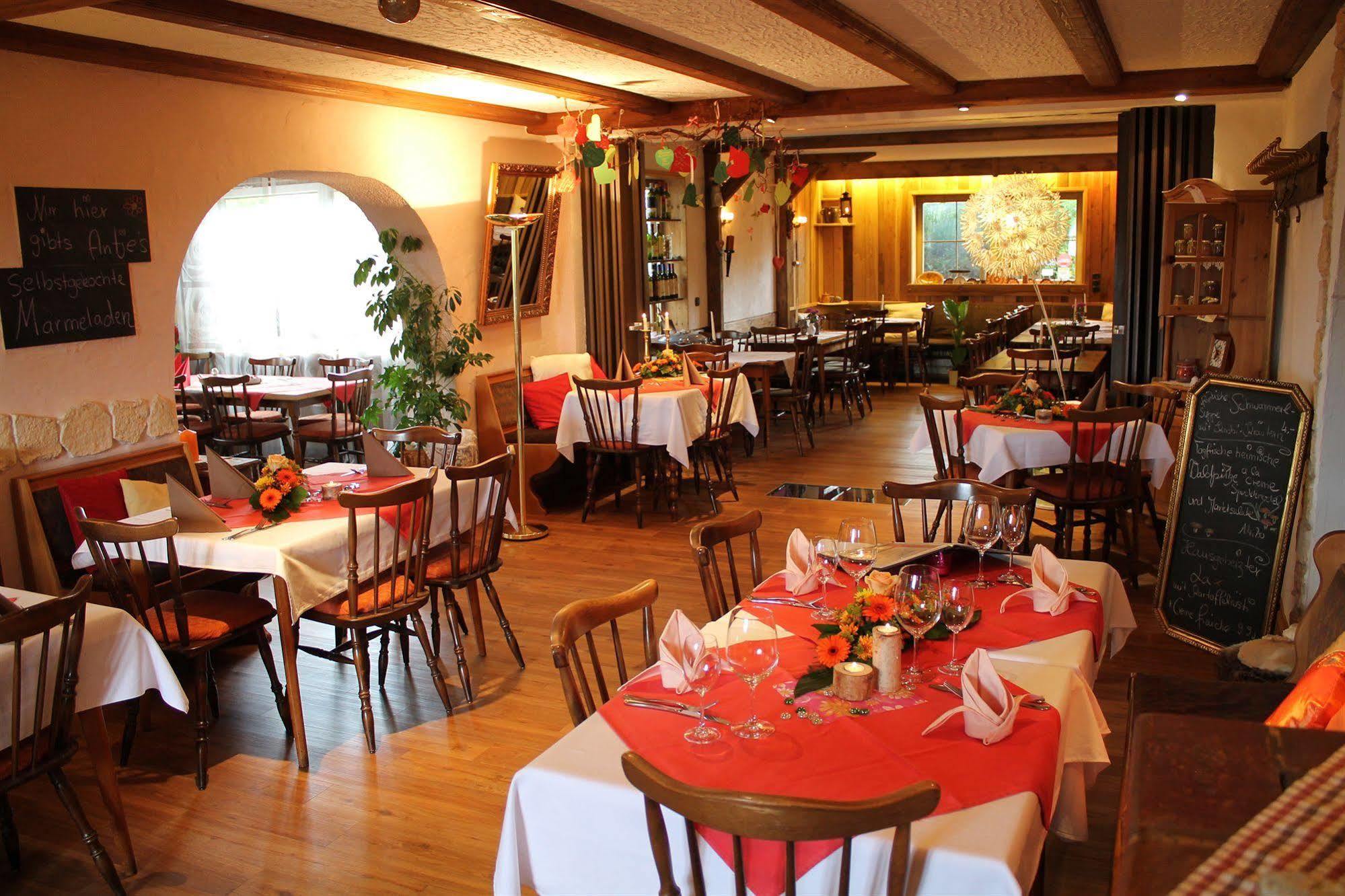Antjes Schmankerlhotel Und Restaurant Trostau ภายนอก รูปภาพ